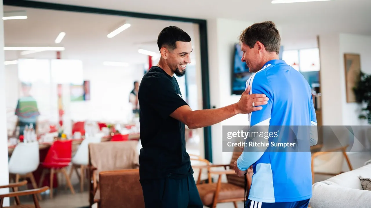 Daniel Munoz yakin meraih sukses bersama Oliver Glasner usai resmi merapat ke Nottingham Forest