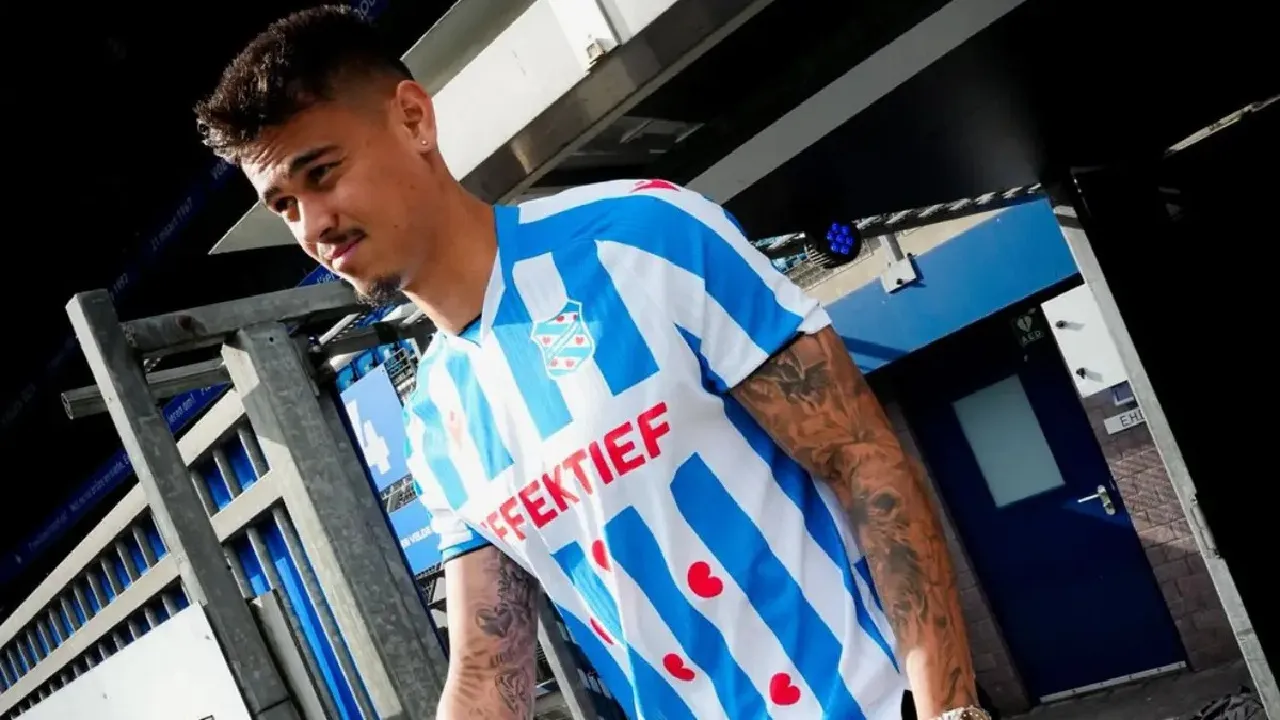 Mees Hilgers resmi gabung SC Heerenveen usai tinggalkan FC Twente