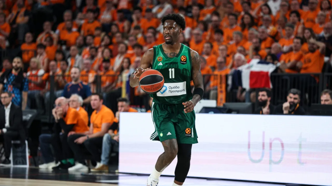 Nigel Hayes-Davis Alami Cedera Parah saat Latihan