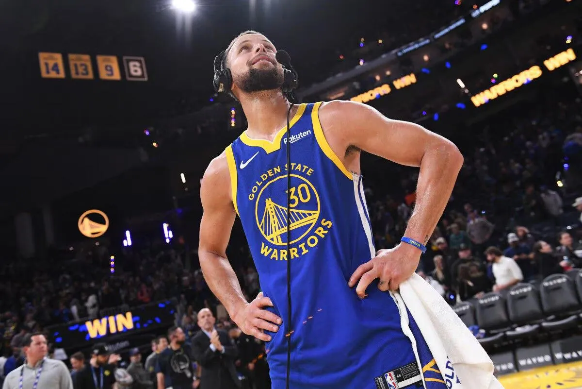 Stephen Curry Tegaskan Masa Depannya Bersama Warriors - sumber: (mainbasket)