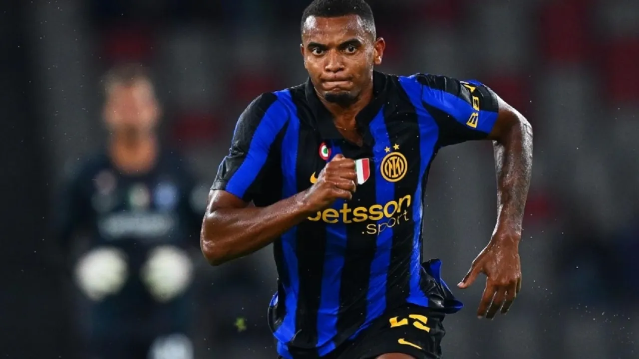 Tampil Kurang Meyakinkan, Manuel Akanji Jadi Sorotan Media Italia