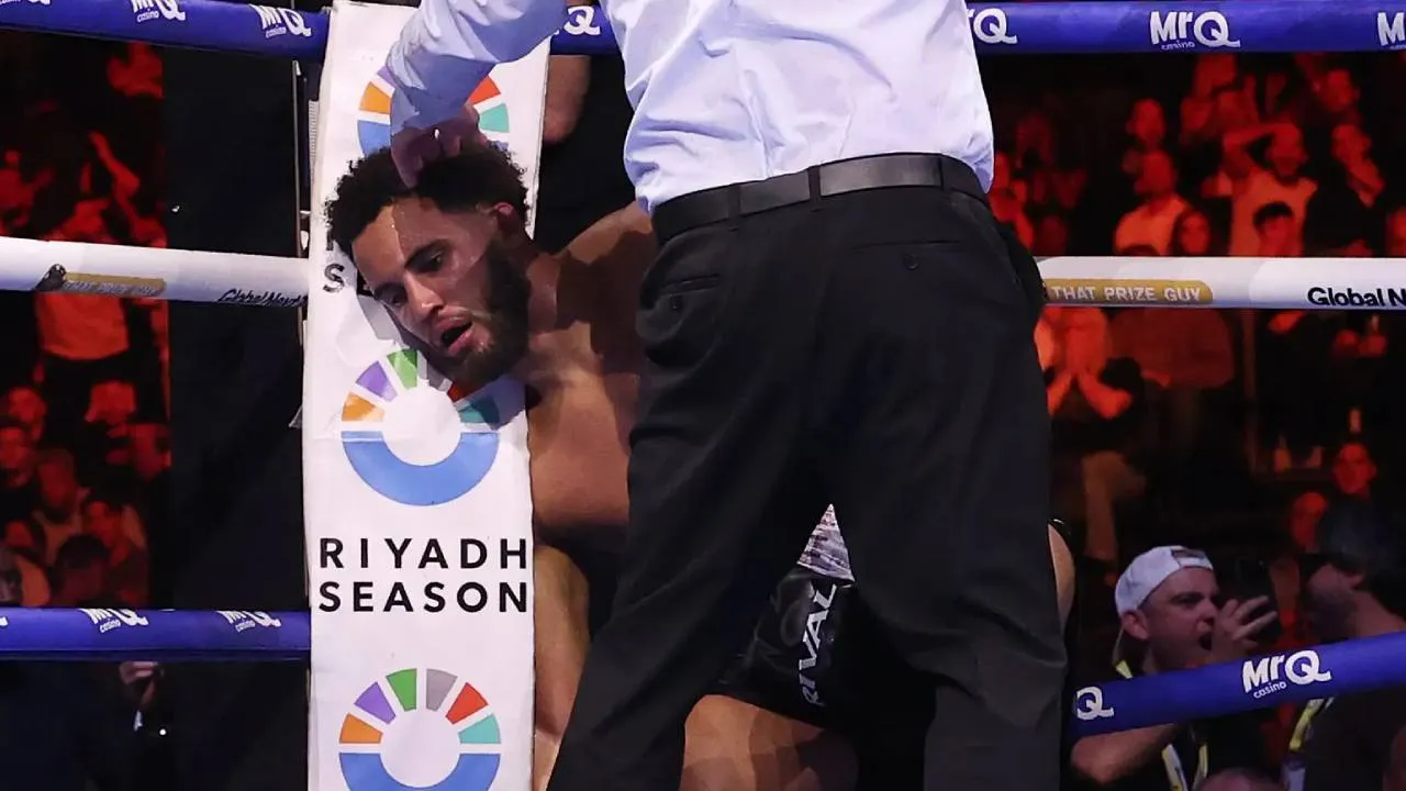 Yang menentukan bagi Moses Itauma sekarang bukan apakah ia bisa mempertahankan rekor tak terkalahkan, melainkan bagaimana ia merespons kesulitan. (Foto: Fight TV)