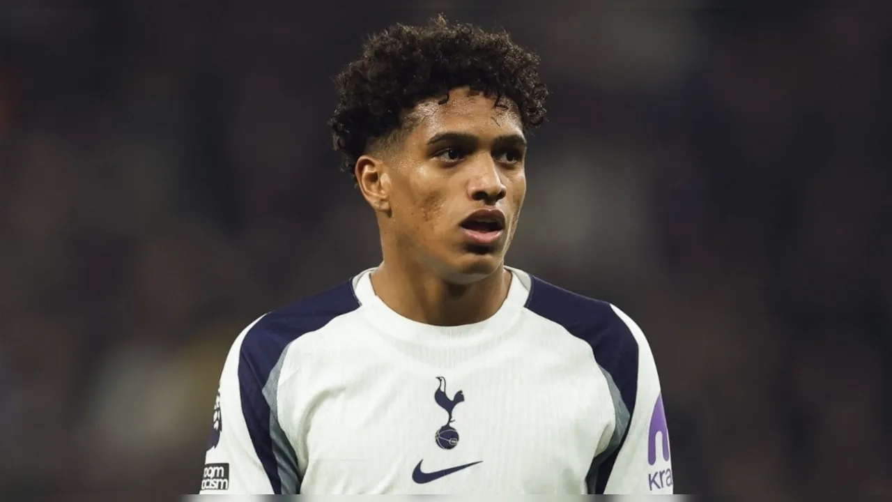 Tottenham pinjamkan Souza ke Porto