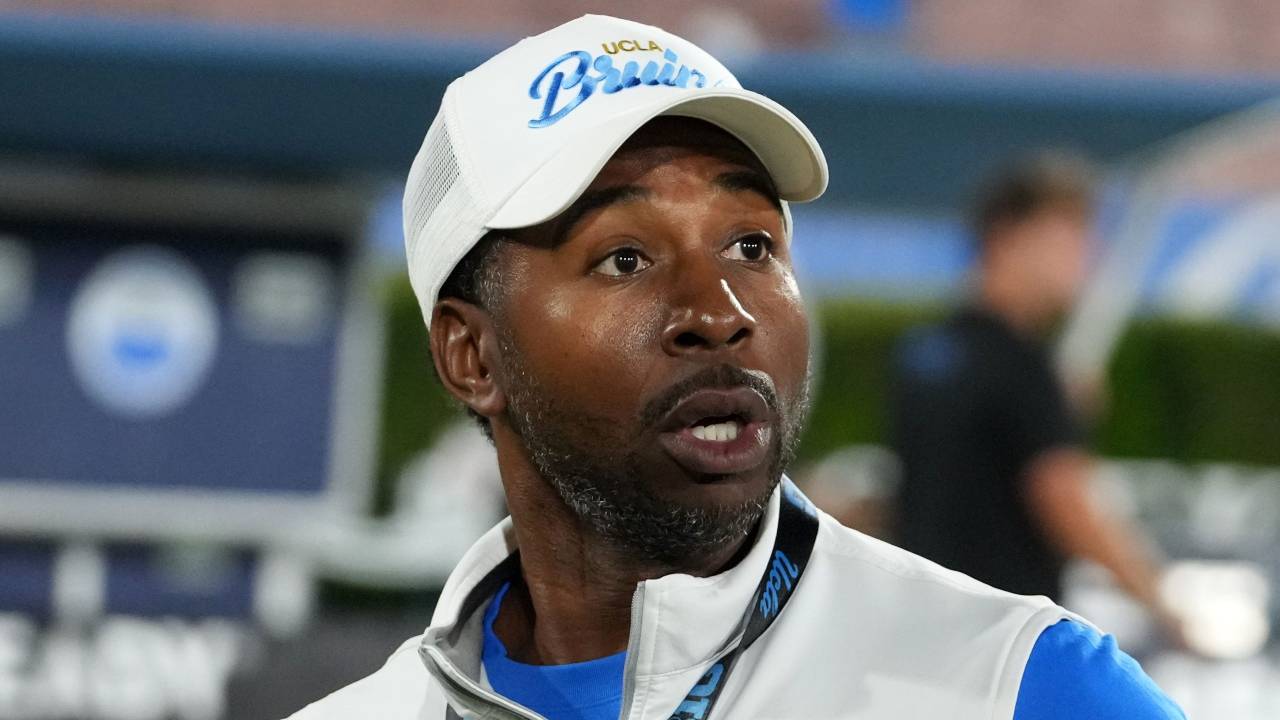 UCLA Pecat Direktur Atletik Martin Jarmond di Tengah Defisit Keuangan