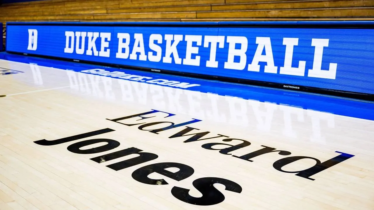 Kehadiran sponsor di lapangan sebagai langkah penting bagi Universitas Duke dalam menghadapi perubahan lanskap olahraga perguruan tinggi Amerika Serikat. (Foto: AP)