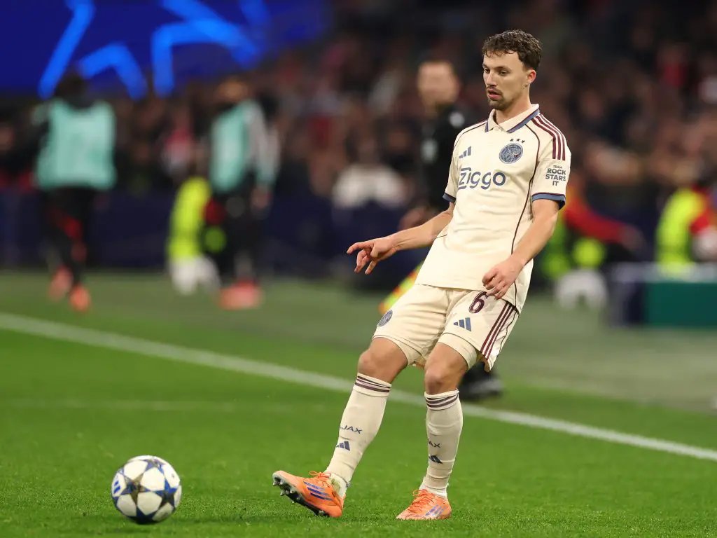 Werder Bremen pinjam Youri Regeer dari Ajax, disertai opsi beli