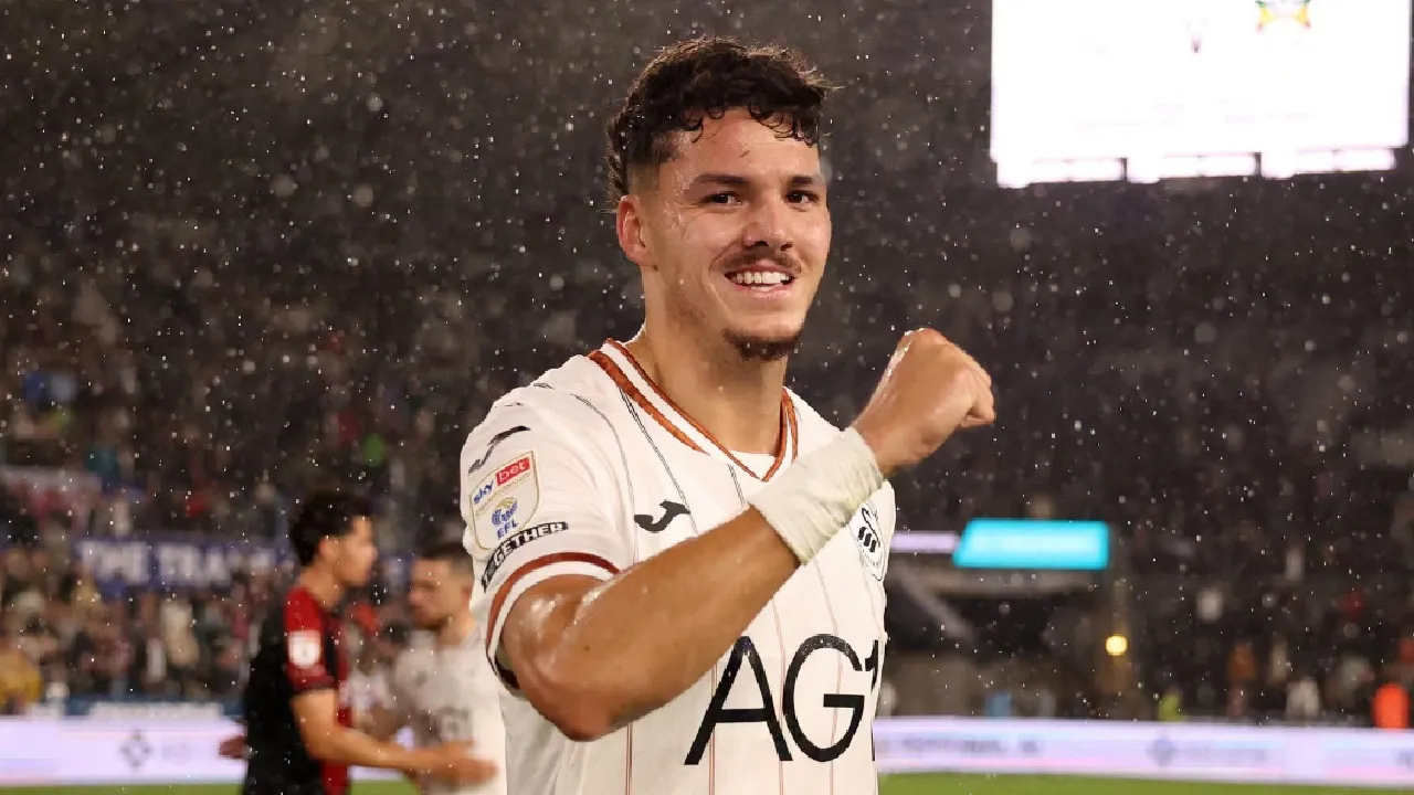 Jenson Seelt meraih kemenangan debut bersama Swansea City.