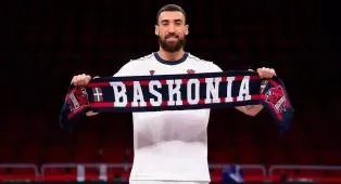 Chris Duarte Resmi Diperkenalkan Tim Basket Baskonia