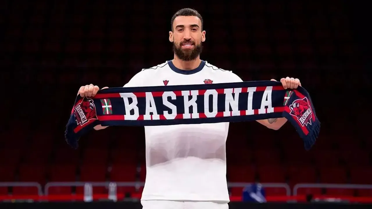 Chris Duarte Resmi Diperkenalkan Tim Basket Baskonia