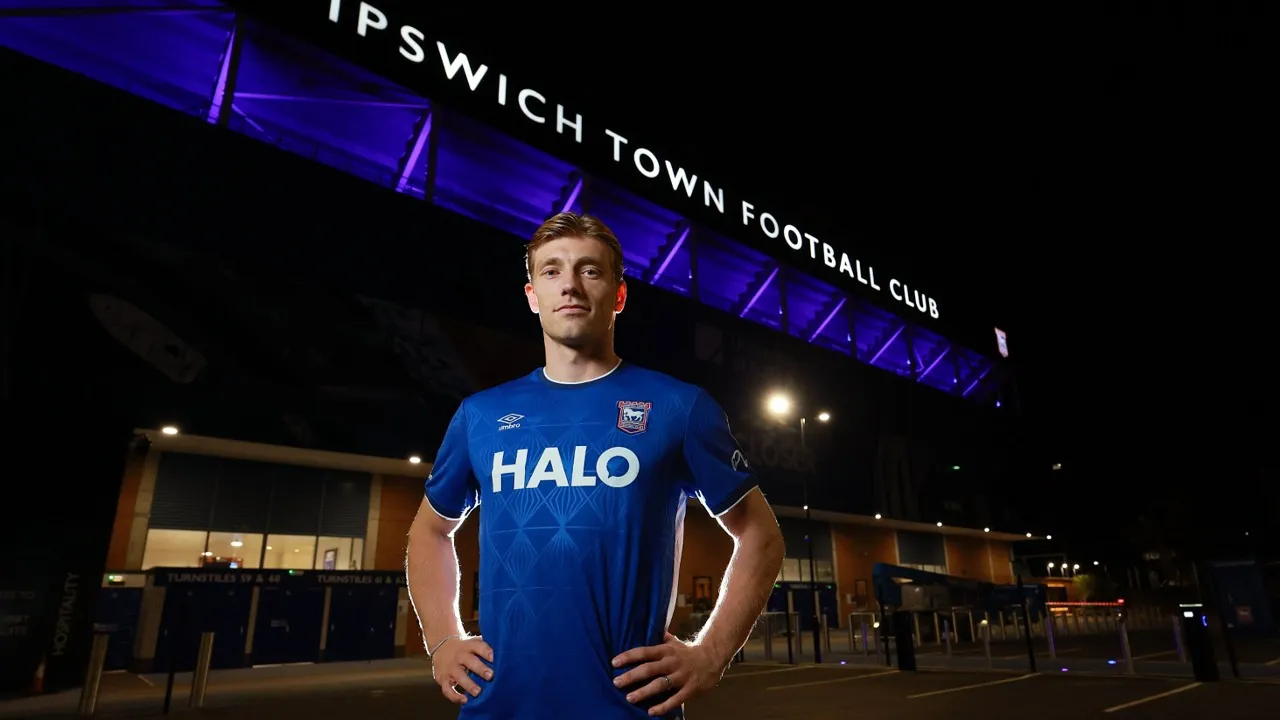 Ipswich Town Resmi Rampungkan Perekrutan Zian Flemming dari Burnley