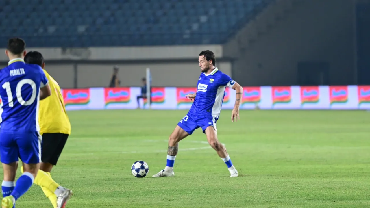 Gelandang Persib, Marc Klok