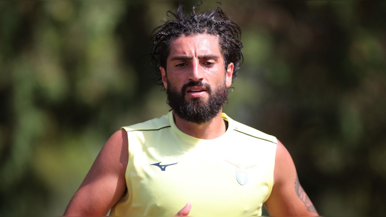 Lazio Resmi Putus Kontrak Defender Terpinggirkan