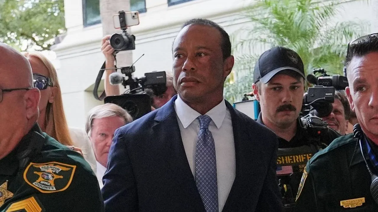Tiger Woods menghadiri persidangan di Martin County Circuit Court, Rabu (2/9). (Foto: Golf Digest)