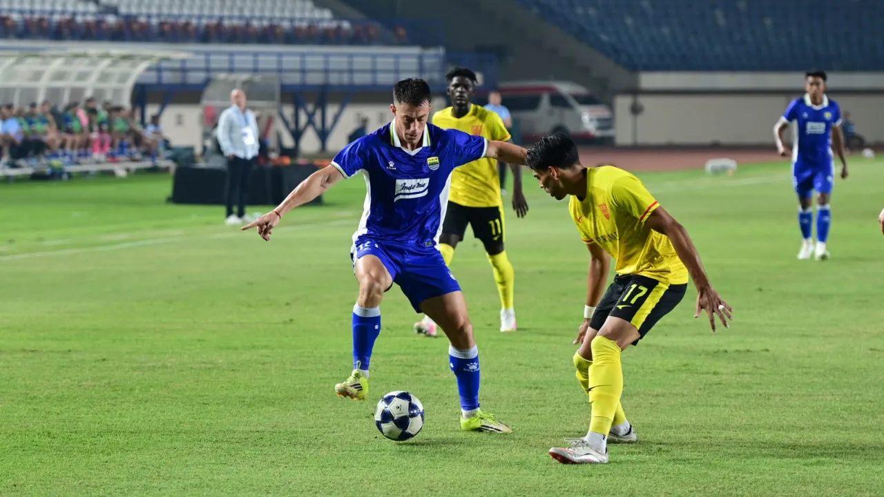 Umuh Muchtar sebut kemenangan Persib jadi obat dia yang sedang sakit