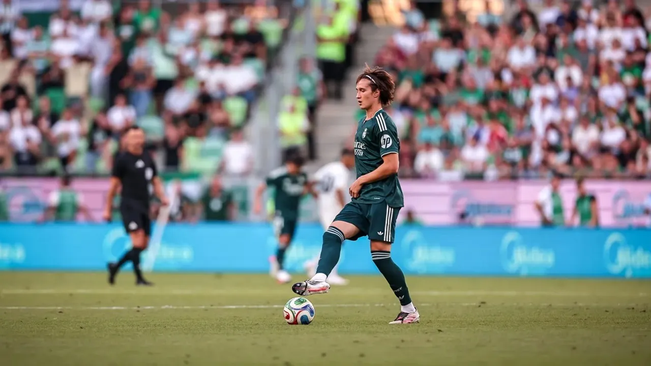 Valencia Coba Pinjam Joan Martinez dari Real Madrid