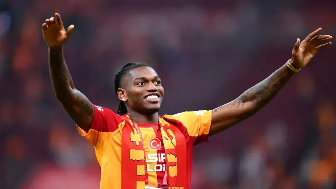 50 Ribu Jersey Rafael Leao Terjual dalam Tiga Hari di Galatasaray