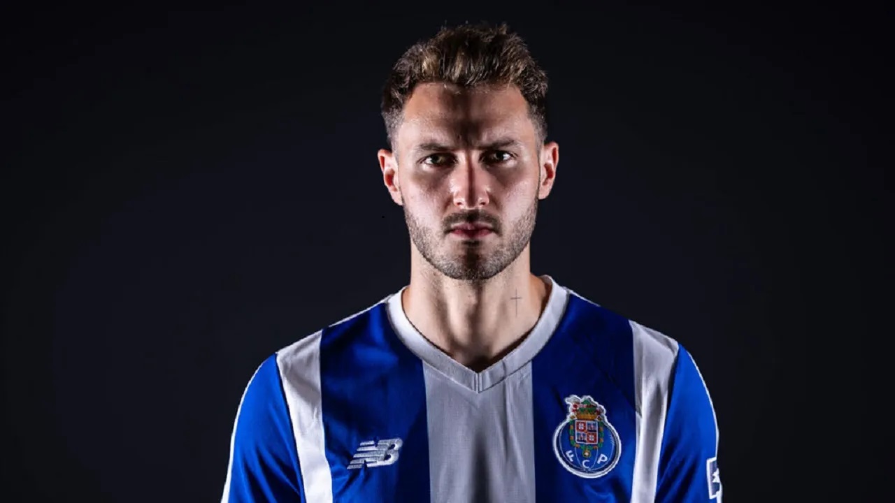 Agen Ungkap Alasan Di Balik Layar Transfer Santiago Gimenez ke Porto