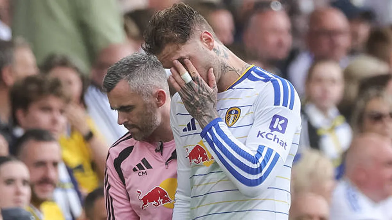 Alami Cedera Hamstring Serius, Leeds United Tanpa Joe Rodon Selama 10 Pekan