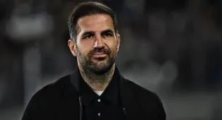 Cesc Fabregas Pelatih Terbaik Musim 25/26, Pistocchi: kenapa Bukan Chivu?