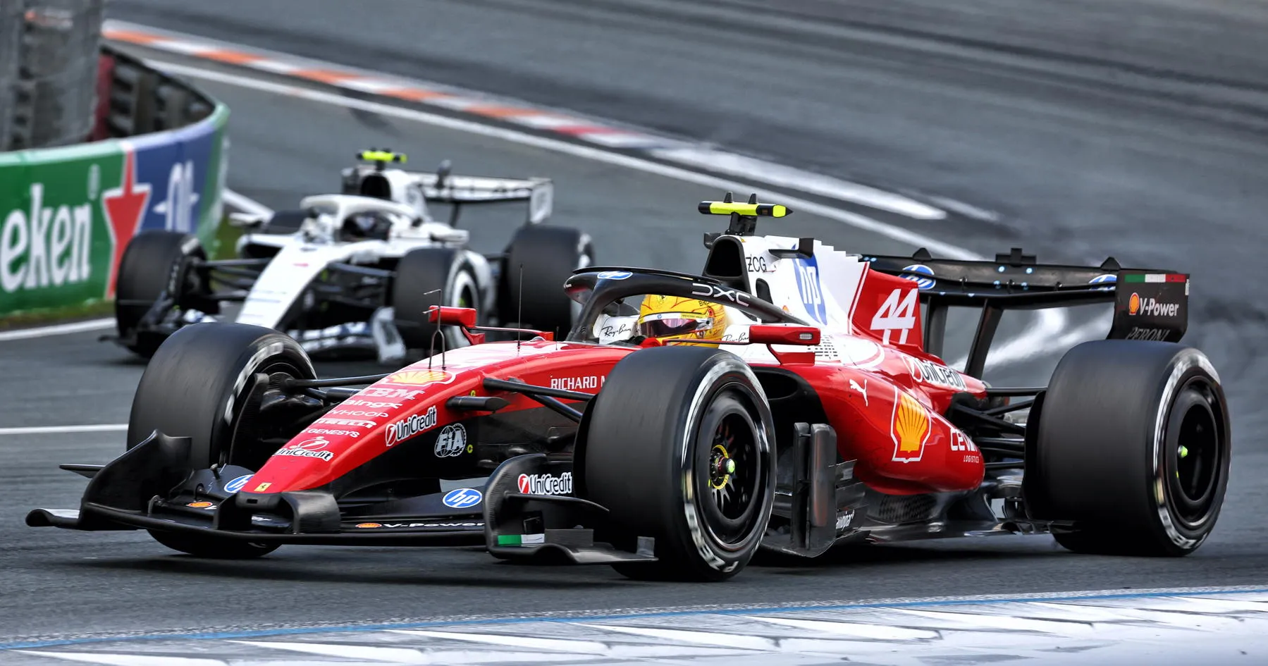 Ferrari Umumkan Upgrade Besar di Monza untuk Kejar Mercedes - sumber: (racingnews365)