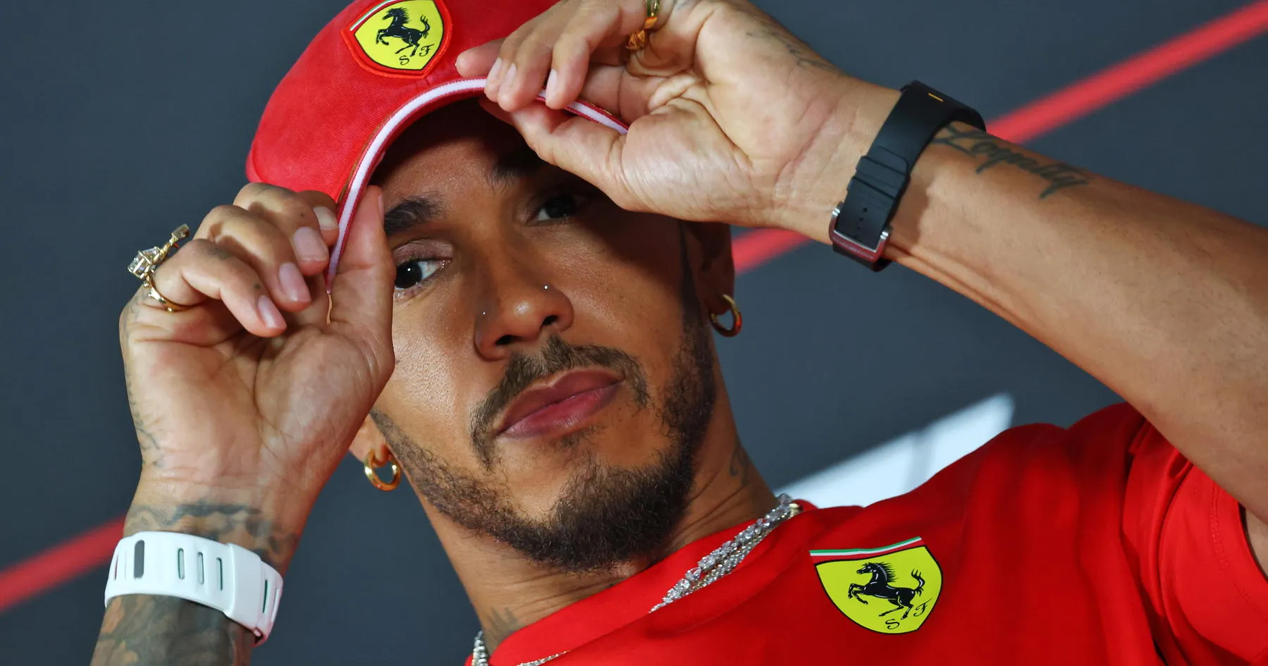 Hamilton Targetkan Kemenangan Pertama di GP Italia Bersama Ferrari - sumber: (racingnews365)