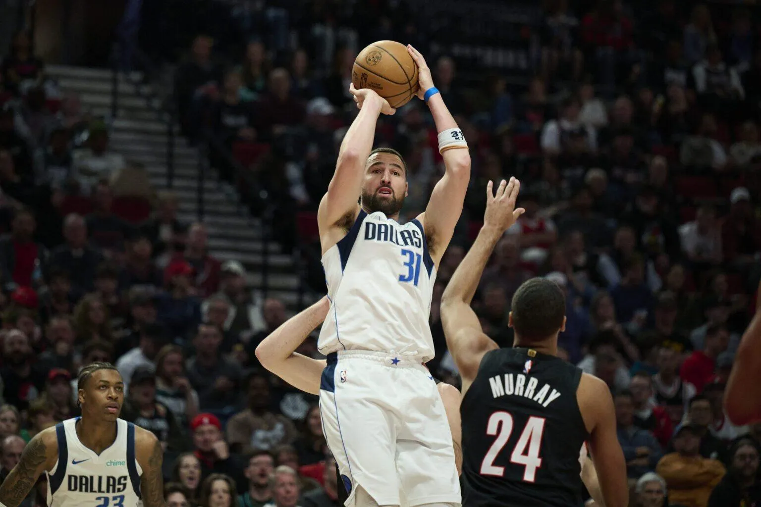 Klay Thompson Incar Rekor Tripoin di Miami Heat - sumber: (mainbasket)