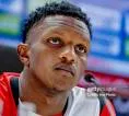 Devy Rigaux Beberkan Alasan Feyenoord Pertahankan Givairo Read