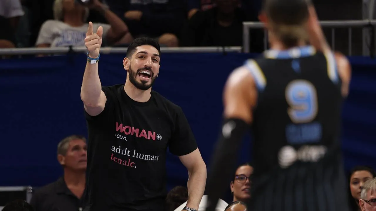 Enes Kanter Freedom menegaskan akan terus memperjuangkan kebebasan berbicara dan menyuarakan dukungannya terhadap Perempuan. (Foto: AP)
