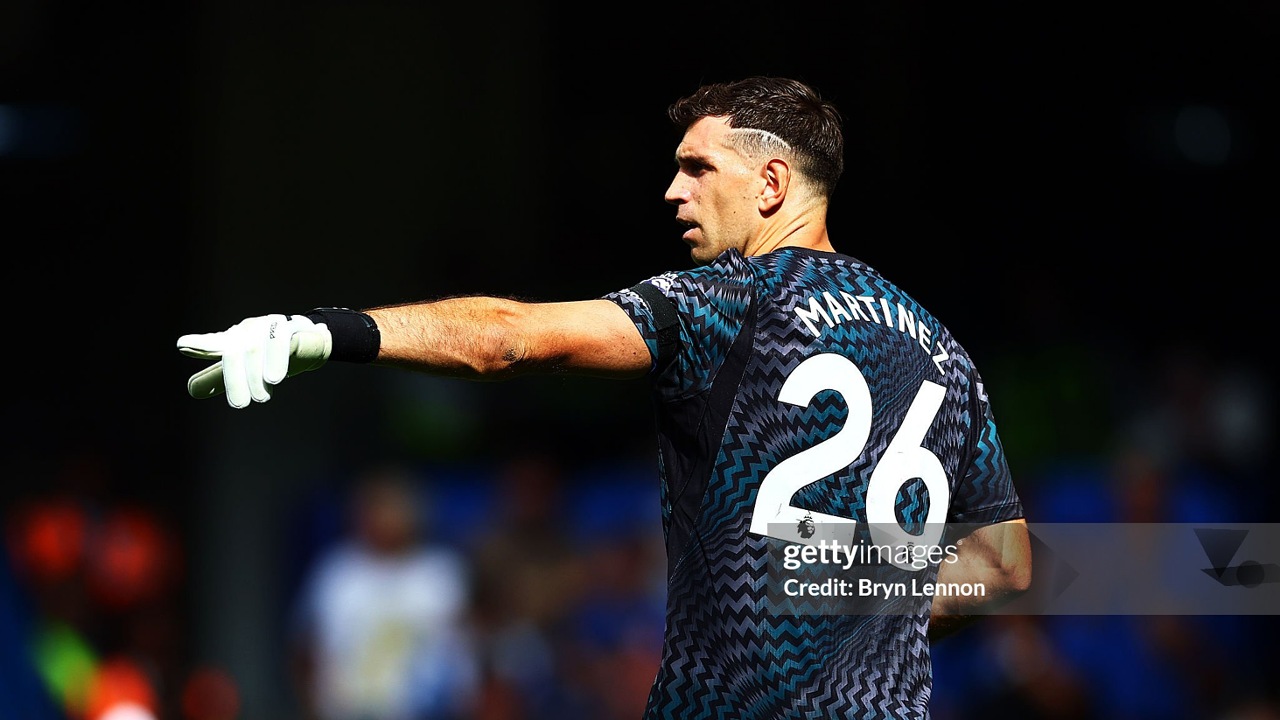 Roy Keane Ragukan Keputusan Chelsea Rekrut Emiliano Martinez