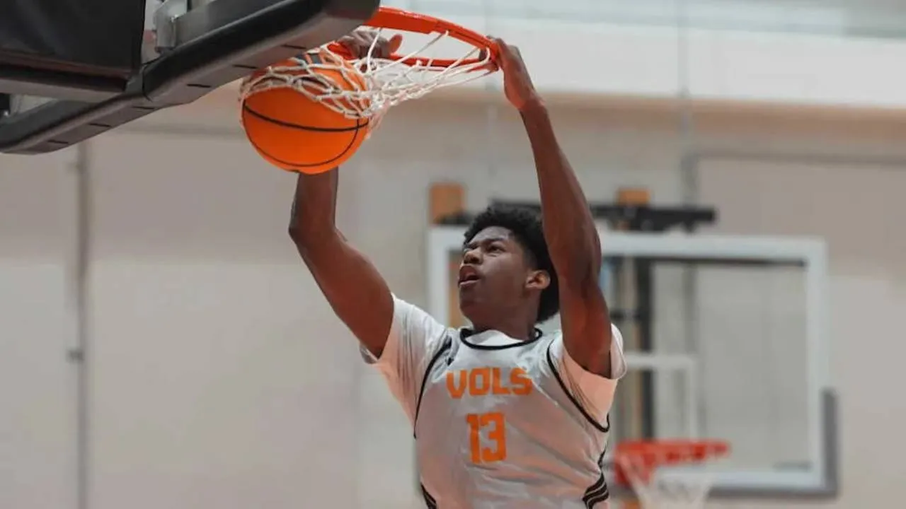 Tennessee Kehilangan Freshman Ralph Scott untuk Minimal Enam Bulan