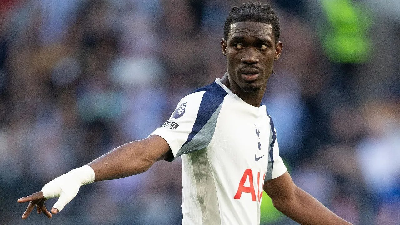 Chelsea Ditawari Yves Bissouma Usai Gagal Datangkan Lamine Camara
