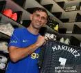 Emiliano Martinez Resmi Pakai Nomor Punggung 1 di Chelsea