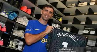 Emiliano Martinez Resmi Pakai Nomor Punggung 1 di Chelsea