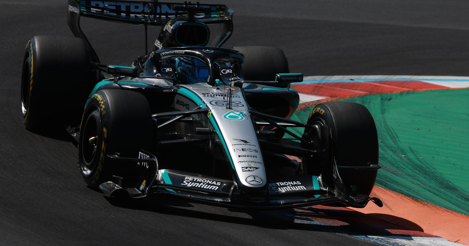 George Russell Ungguli Ferrari di Latihan Monza