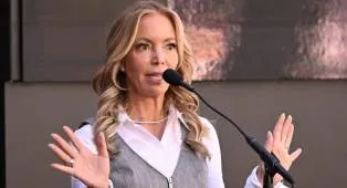 Jeanie Buss Tunda Sidang Penjualan Saham Lakers Hingga Desember