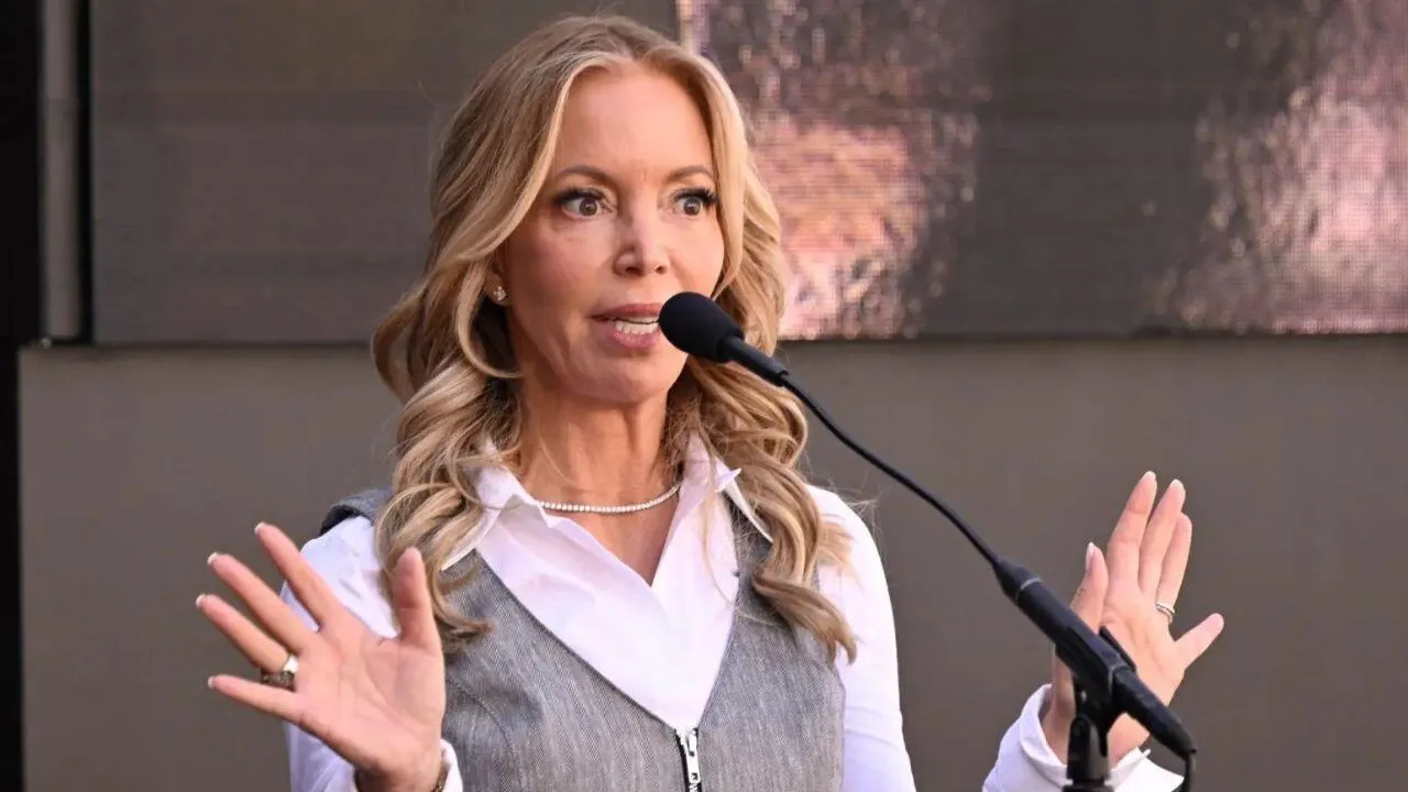 Jeanie Buss Tunda Sidang Penjualan Saham Lakers Hingga Desember - sumber: (mainbasket)