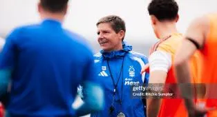 Oliver Glasner Tegaskan Pentingnya Menjaga Pilar Utama Nottingham Forest