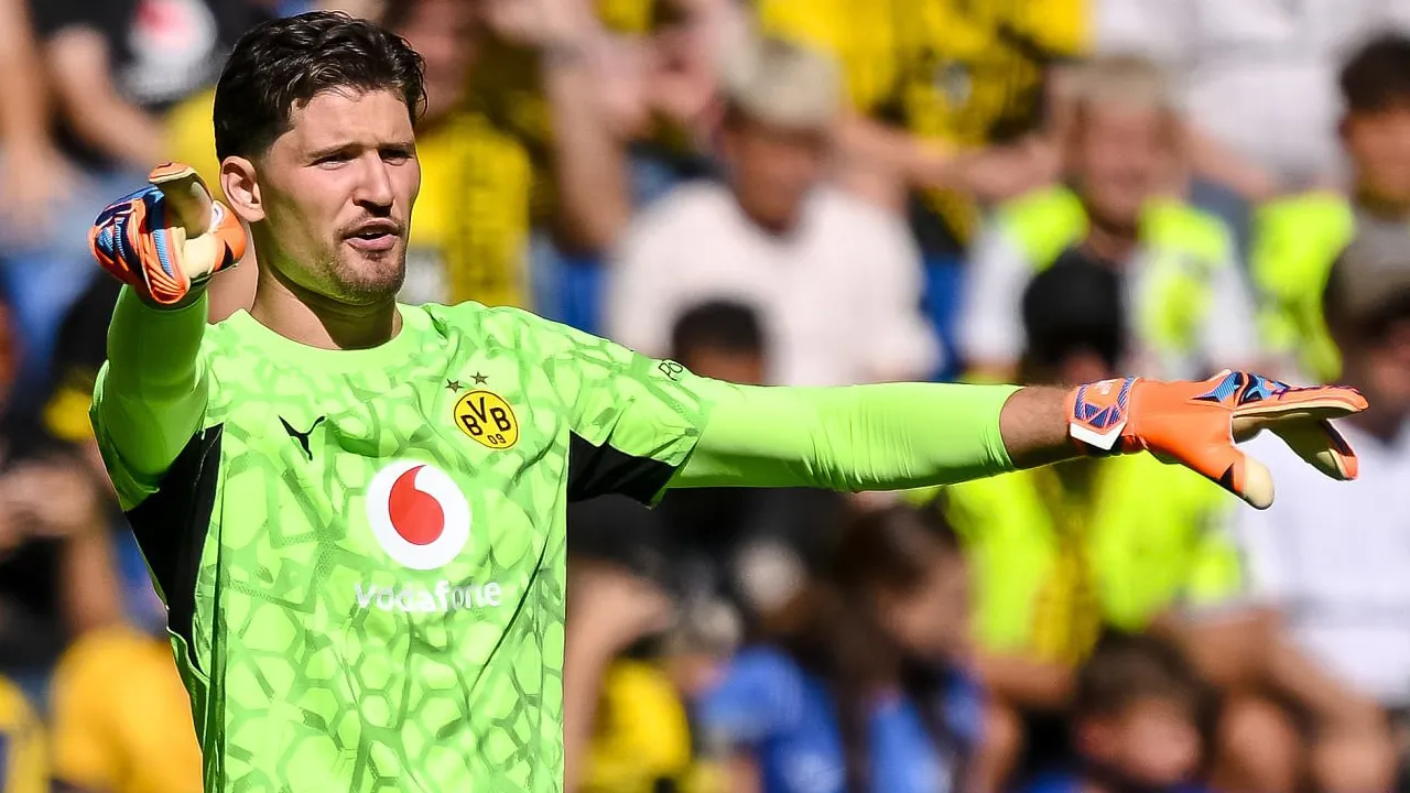 Dortmund Menang Comeback, Gregor Kobel Ungkap Sulitnya Hadapi Hoffenheim