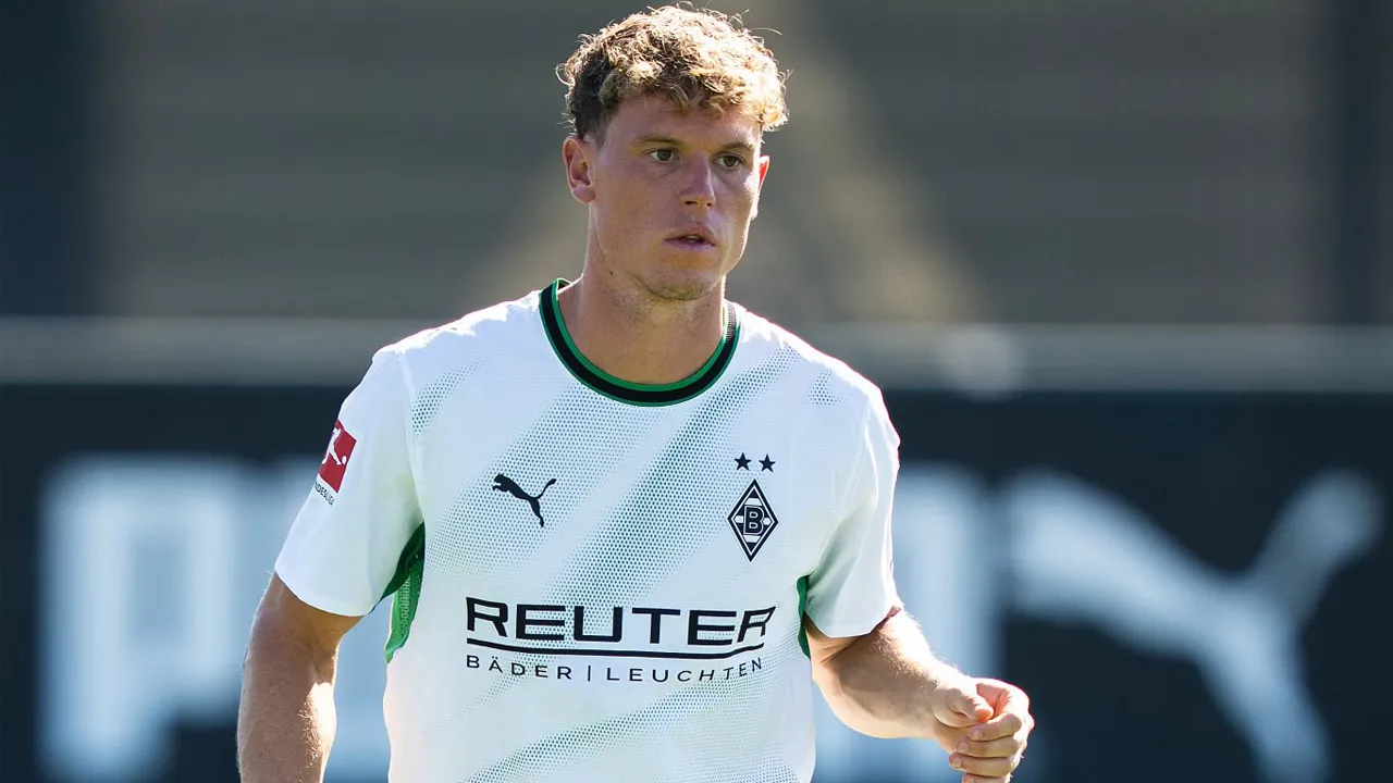 Gladbach Kalah Dramatis, Robin Hack Soroti Kecerobohan Tim di Akhir Laga