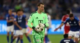Manuel Neuer Dicemooh Lawan FC Schalke 05, Max Eberl Ngamuk