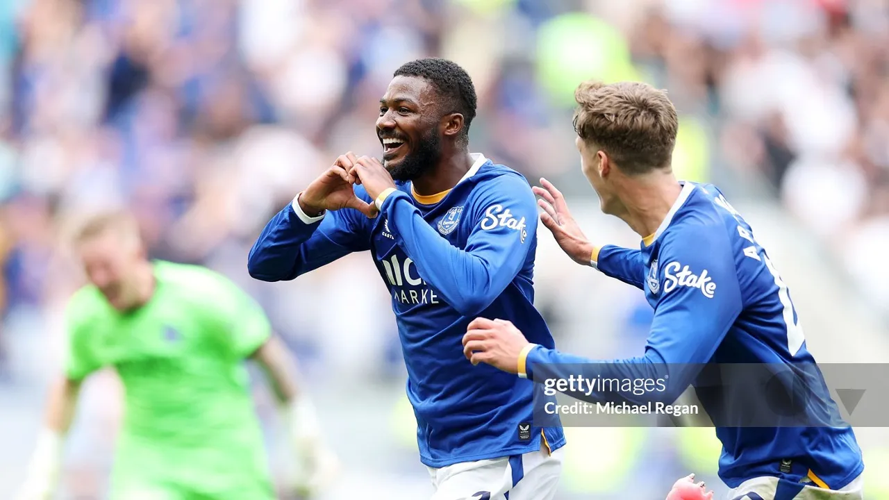 Ainsley Maitland-Niles Bahagia Selamatkan Everton dari Kekalahan