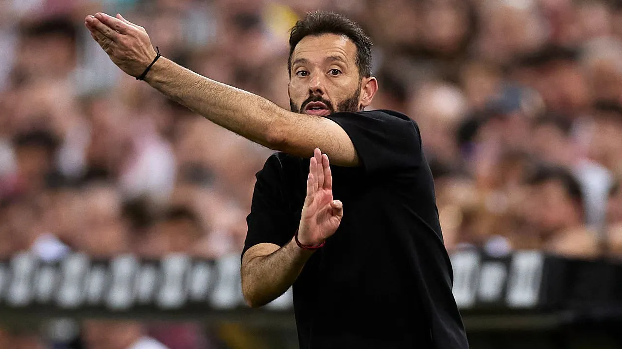 Carlos Corberan Ungkap Cara Valencia Keluar dari Masa Sulit