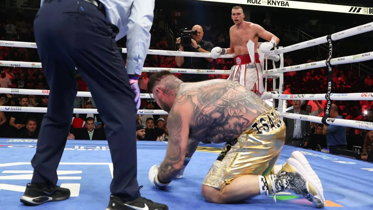 Damian Knyba menilai waktu pemulihan yang diberikan wasit terlalu panjang dan seharusnya pertarungan dihentikan. (Foto: Fight TV)