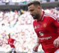 Dua Legenda MU Puji Performa Luke Shaw Saat Hadapi Everton