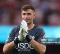 Emiliano Martinez Dinilai Jamie Carragher Mengalami Penurunan Performa