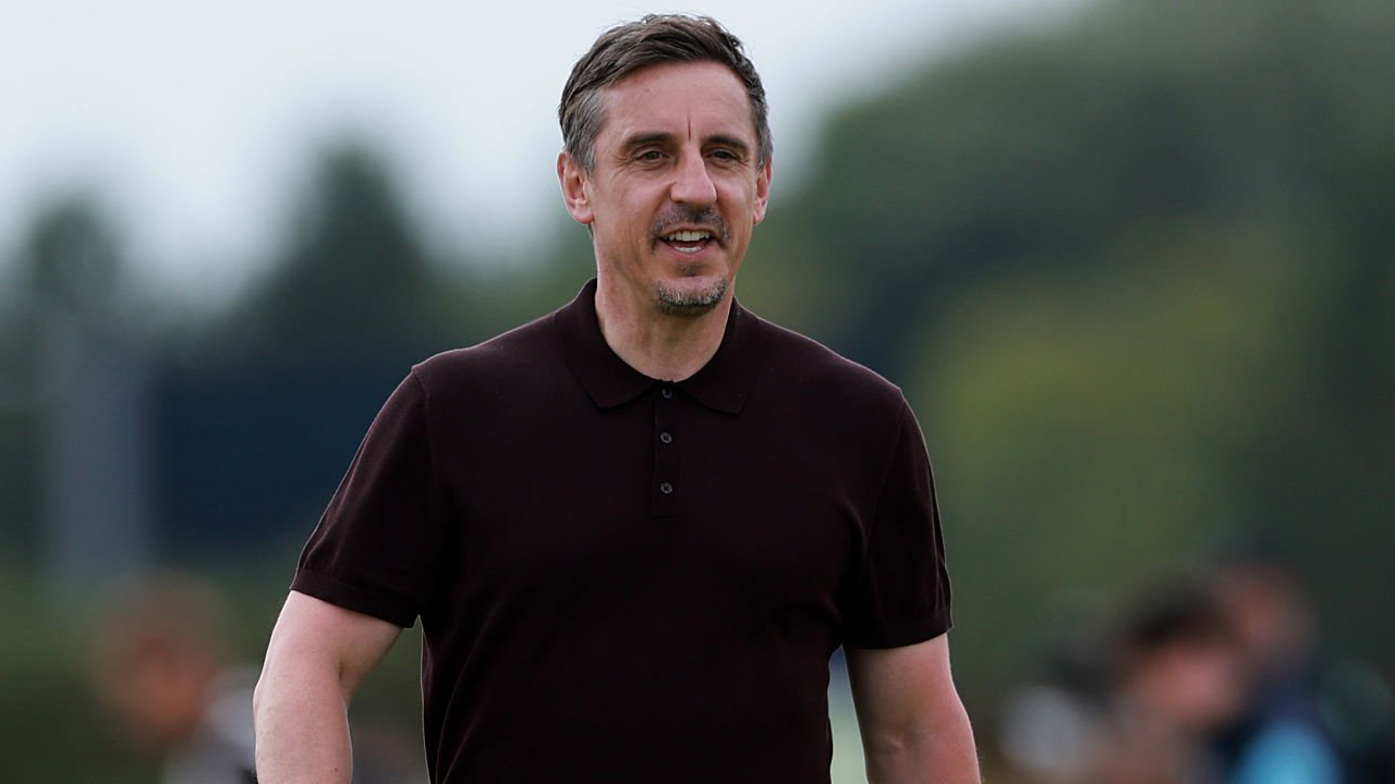 Gary Neville Kritik Lini Belakang Chelsea Usai Dikalahkan Arsenal