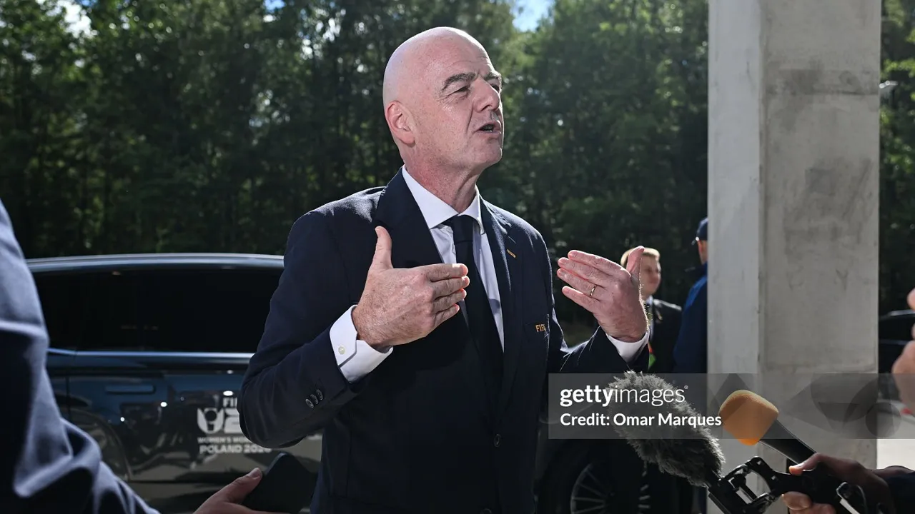 Gianni Infantino dipastikan tetap maju pencalonan Presiden FIFA 2027 di tengah gelombang kritik