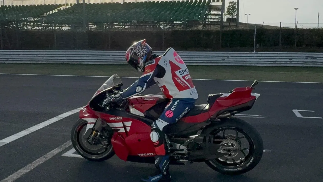 Jajal Motor Ducati GP26, Neil Hodgson Dibuat Kaget dengan Akselerasinya