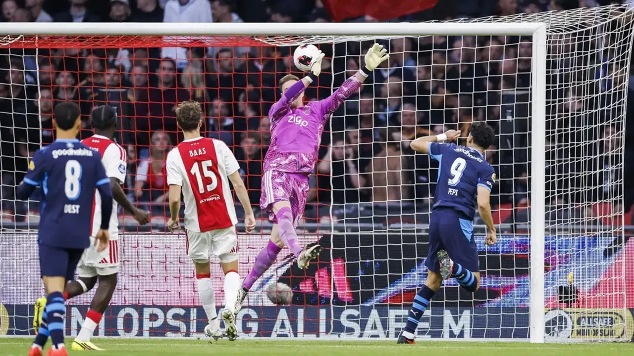 Marc-Andre ter Stegen Dikritik Usai Ajax Ditumbangkan