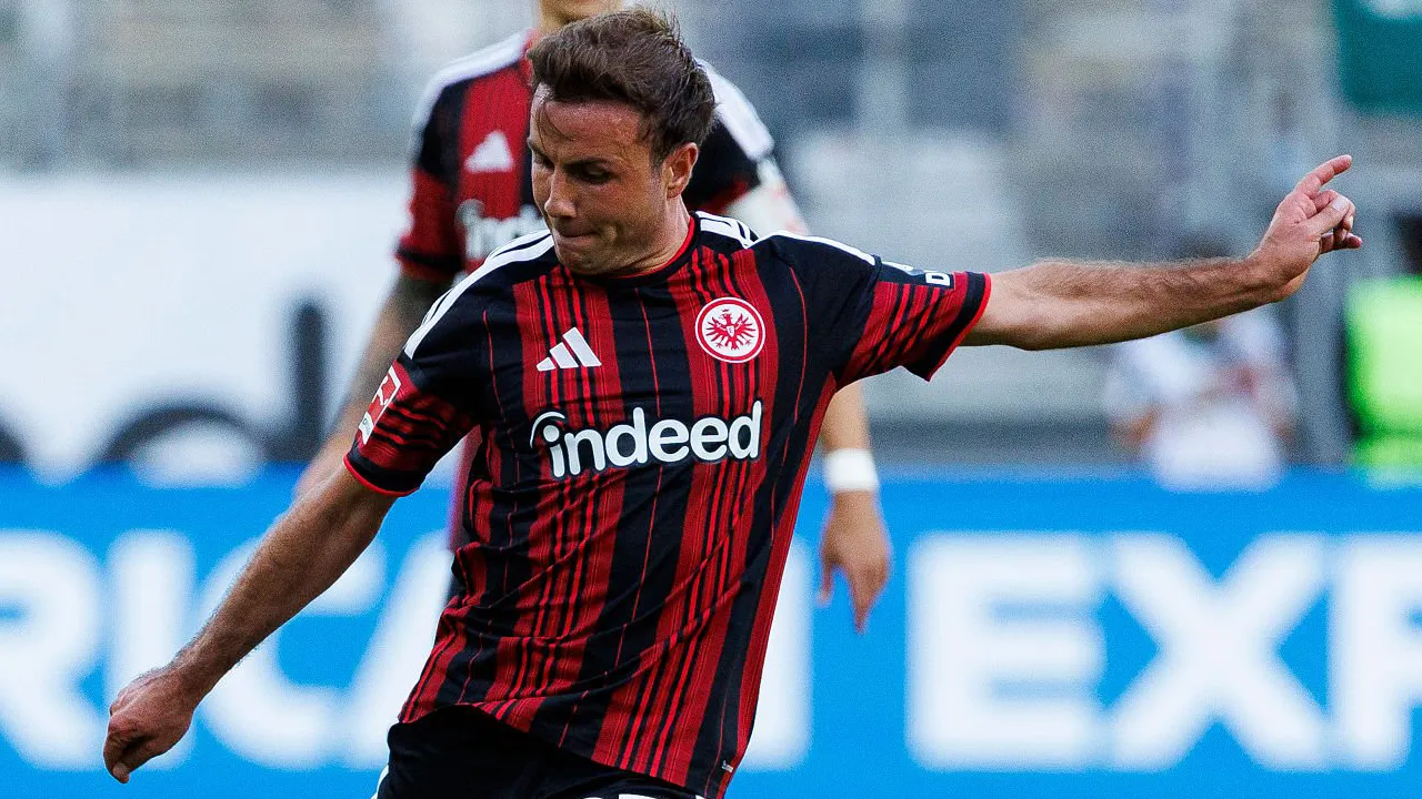 Mario Gotze Sesali Hilangnya Konsistensi Frankfurt saat Dikalahkan Augsburg